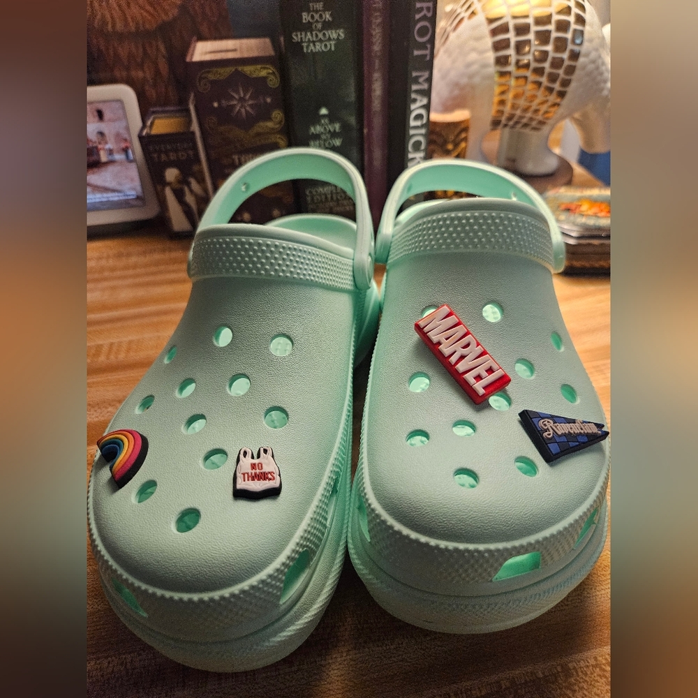 Platform Crocs Size W7, Mint Color w/ Charms Personalization